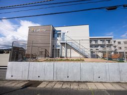 ゆったりとした外観の建物