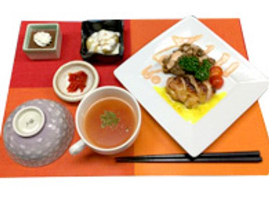 美しい料理の食卓