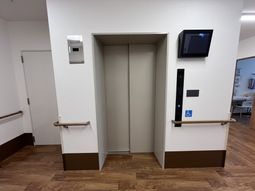 手すり付きの廊下