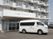 施設外観と送迎車