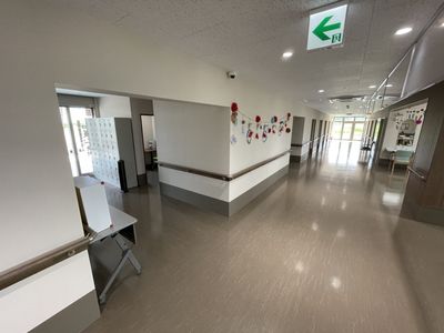 広々とした廊下の様子