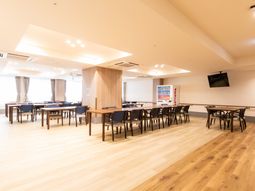 明るいスペースの食堂