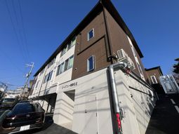 落ち着いた外観の建物
