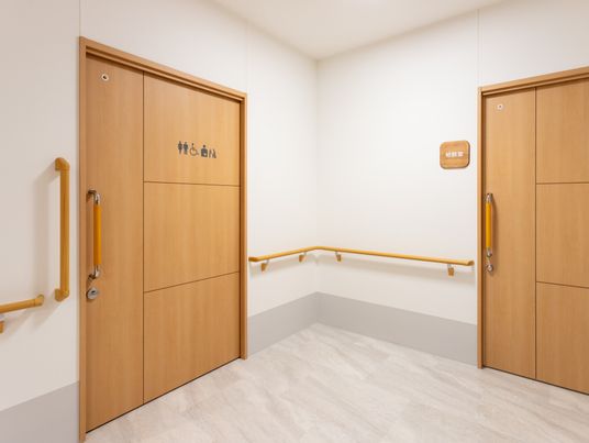 手すり付きの廊下