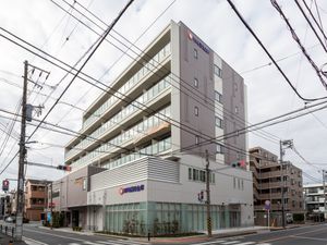 落ち着いた外観の建物