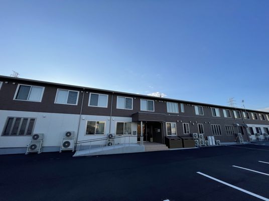 駐車場付きの建物