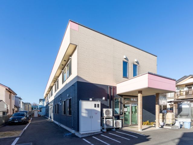 爽やかな空気感の外観 外観 晴れた日差しに包まれた建物です。周囲の住宅環境と調和が取れた印象を受けます。