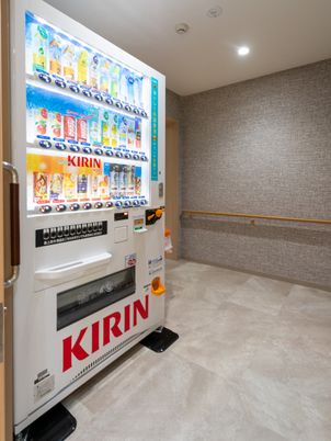 自動販売機のある廊下