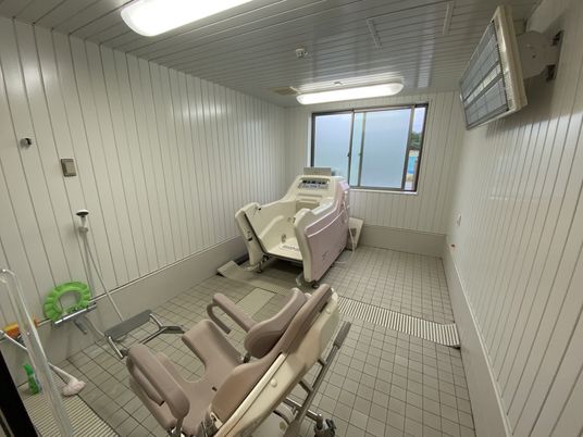 特殊浴槽のある浴室