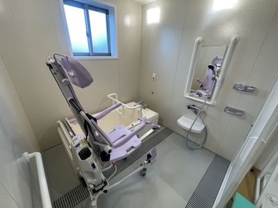 介助用設備の浴室