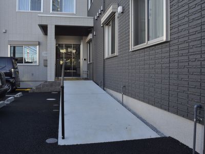 車椅子対応のエントランス