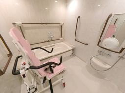 快適な入浴設備の浴室