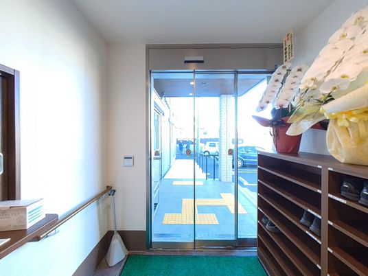 入り口の靴棚と飾り