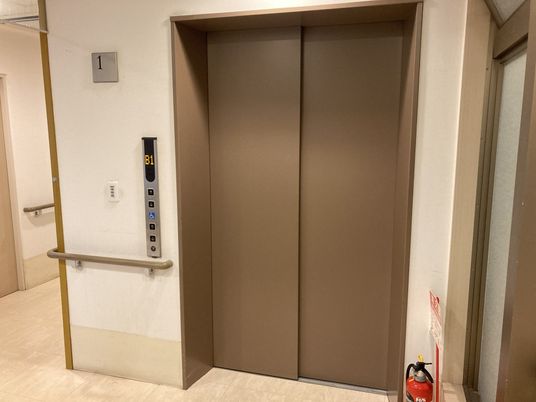 エレベーター付近