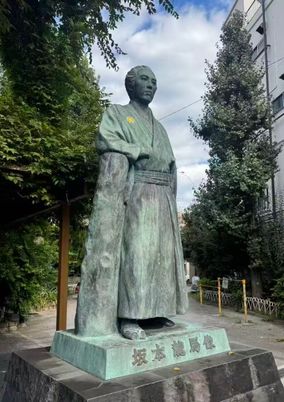 広々としたリビングの像