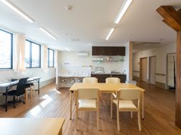 自然光が入る食堂