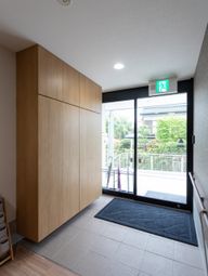 明るい入り口とクローゼット