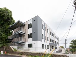 新しい建物の外観