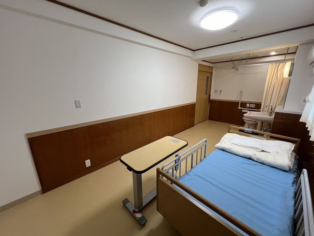 ゆったり居室 居室 ゆとりのあるプライベート空間で、安心してお過ごしいただけます。必要な設備が整い、快適な生活が期待できます。