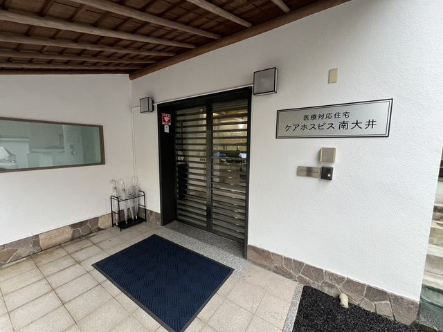 エントランスの清潔感ある様子 エントランス 清潔で明るい雰囲気のエントランスです。手入れが行き届いたアプローチが、温かいお迎えを約束します。