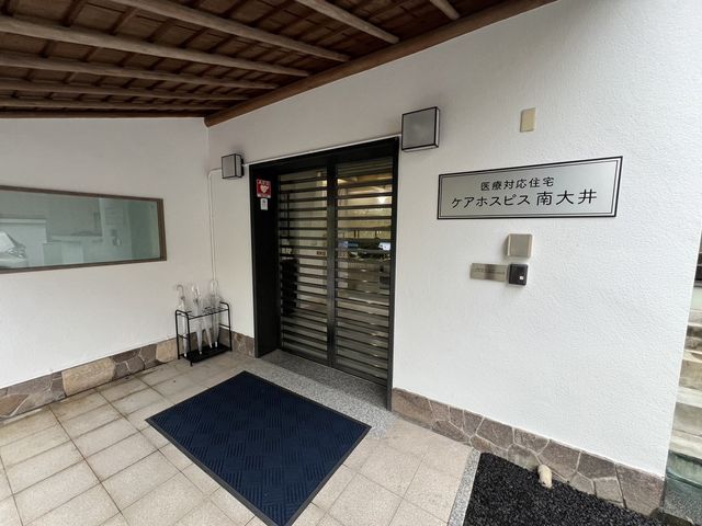 エントランスの清潔感ある様子 エントランス 清潔で明るい雰囲気のエントランスです。手入れが行き届いたアプローチが、温かいお迎えを約束します。