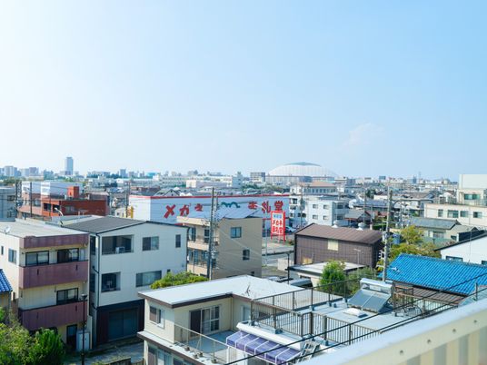 市街地を望む居室