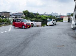 広々とした駐車スペース