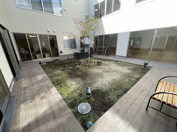 開放感のある中庭