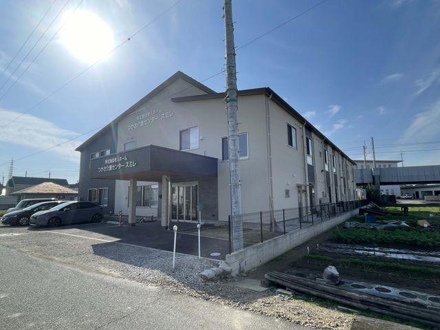 建物の外観 外観 自然光が差し込む開放的な外観の建物です。広々としたスペースで、快適に過ごせます。