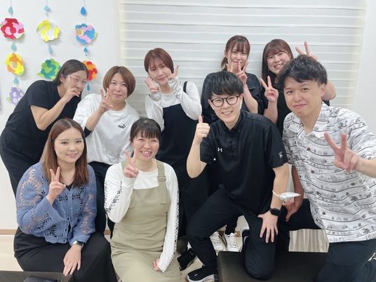 笑顔のスタッフ集合  