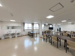 明るい空間の食堂