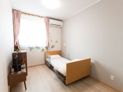 落ち着いた雰囲気の居室