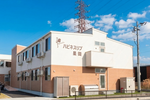 青空の下の建物