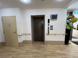 安全なエレベーター入口