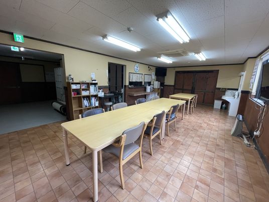 温かな雰囲気の広間