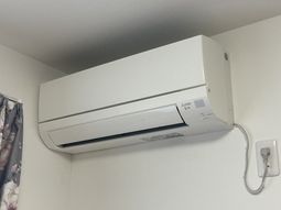 壁に設置された空調