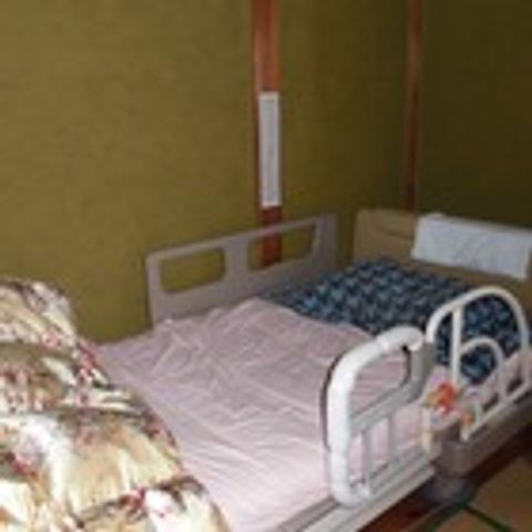 快適な居室 居室 快適に整えられた居室では、温もりのある寝具が用意されています。静かな時間を過ごせます。
