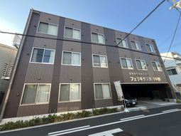 落ち着いた色調の外観