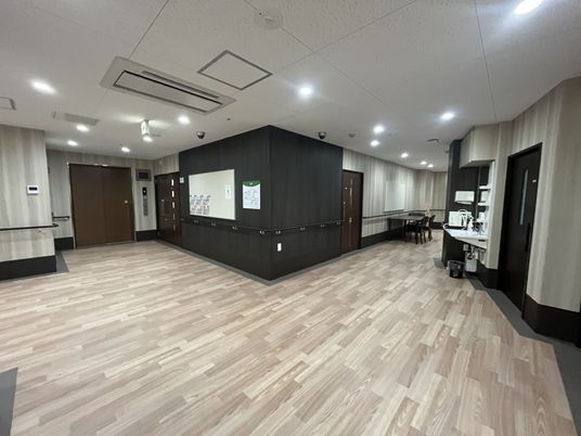 広々とした廊下の一角