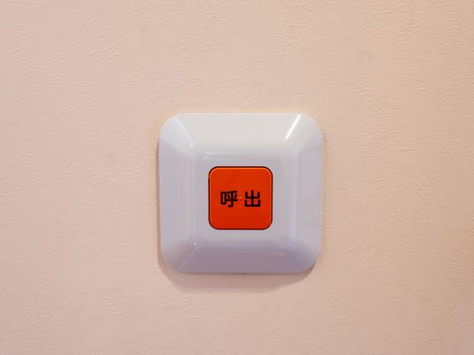 呼び出しスイッチの壁
