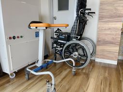 機能訓練器具と車椅子