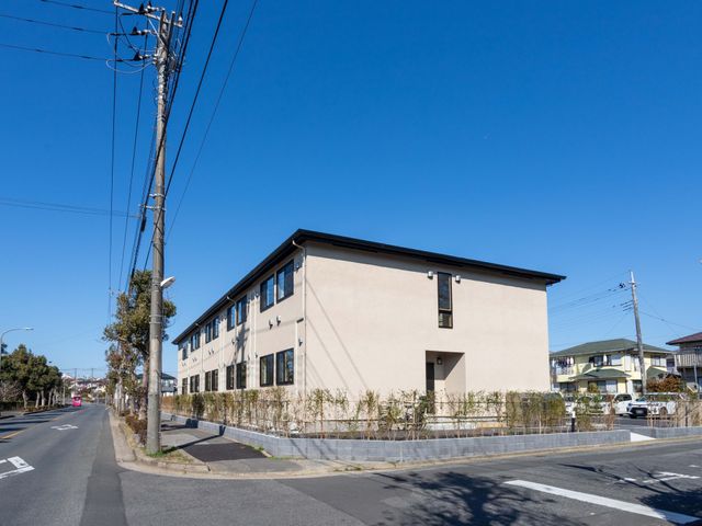 明るい外観 外観 広々とした空間が外からも伺え、落ち着いた雰囲気の建物です。