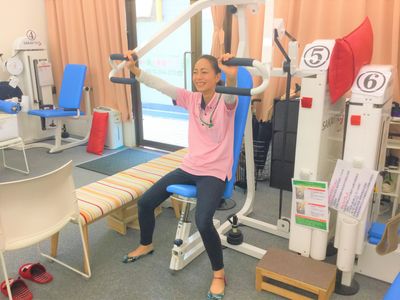 運動器具と女性の部屋