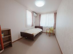 落ち着いた雰囲気の居室