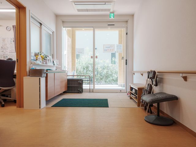 広々としたエントランス エントランス 自然光が差し込む広々とした空間で、ゆったりとした雰囲気があります。
