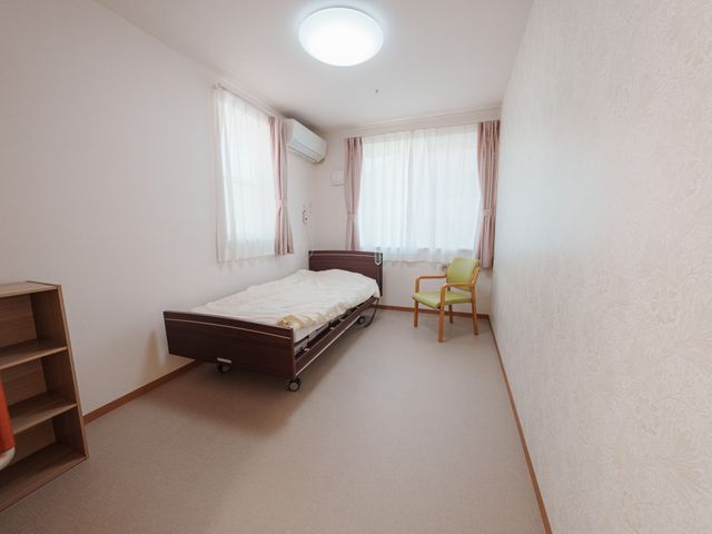 快適な居室 居室 広々とした居室で、自然光がたっぷりと入ります。心地よい時間を過ごせる環境です。