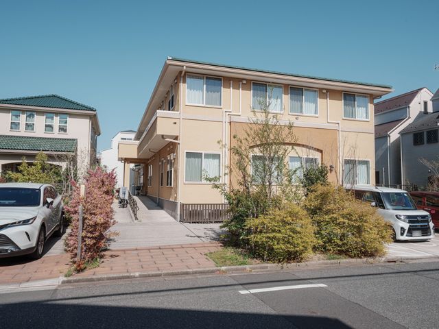 建物の外観 外観 日当たりの良い場所に位置する建物です。周囲には緑があり、穏やかな雰囲気を感じられます。