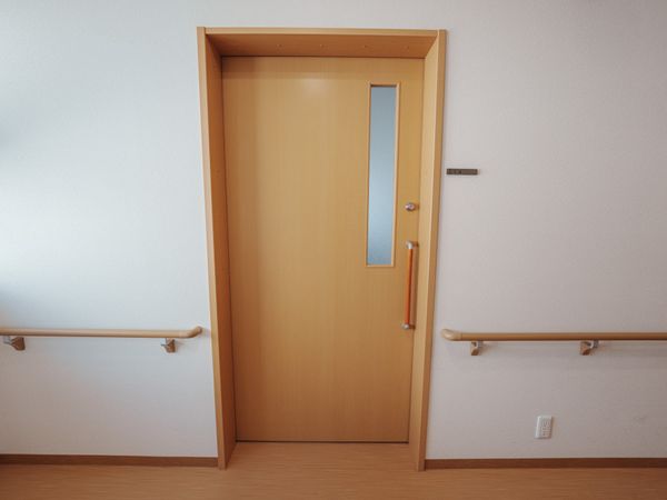 手すりのついた廊下