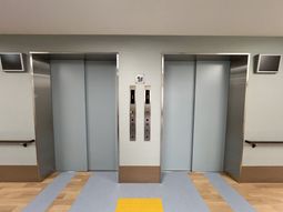 ゆったりしたエレベーター