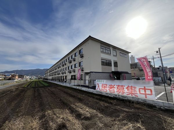 募集情報がある建物外観  